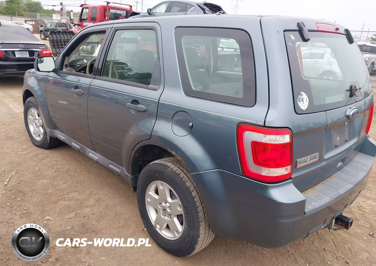 2010 Ford Escape Xls VIN:1FMCU0C74AKA56048 - 3