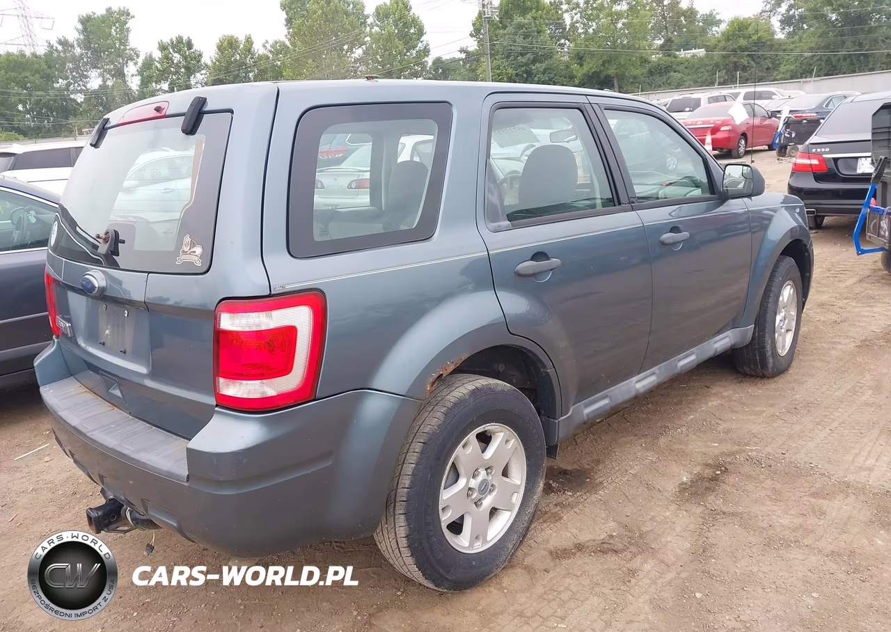 2010 Ford Escape Xls VIN:1FMCU0C74AKA56048 - 4