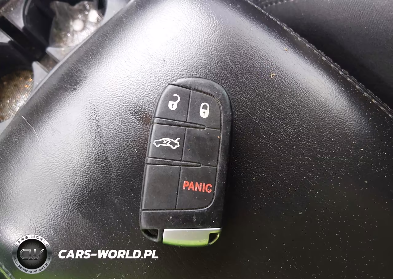 2018 Chrysler 300 Touring VIN:2C3CCAAG9JH264616 - 11