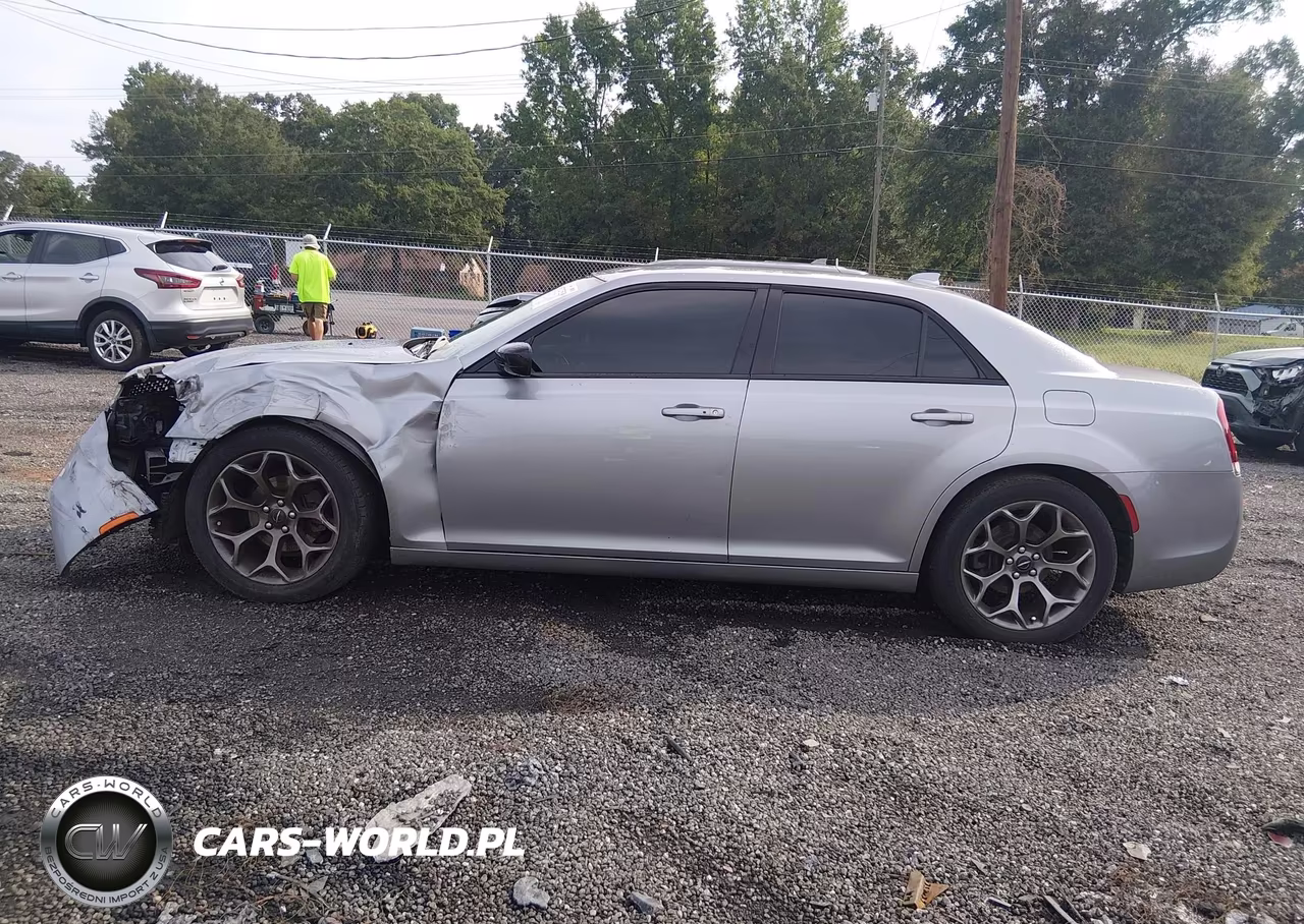 2018 Chrysler 300 Touring VIN:2C3CCAAG9JH264616 - 14