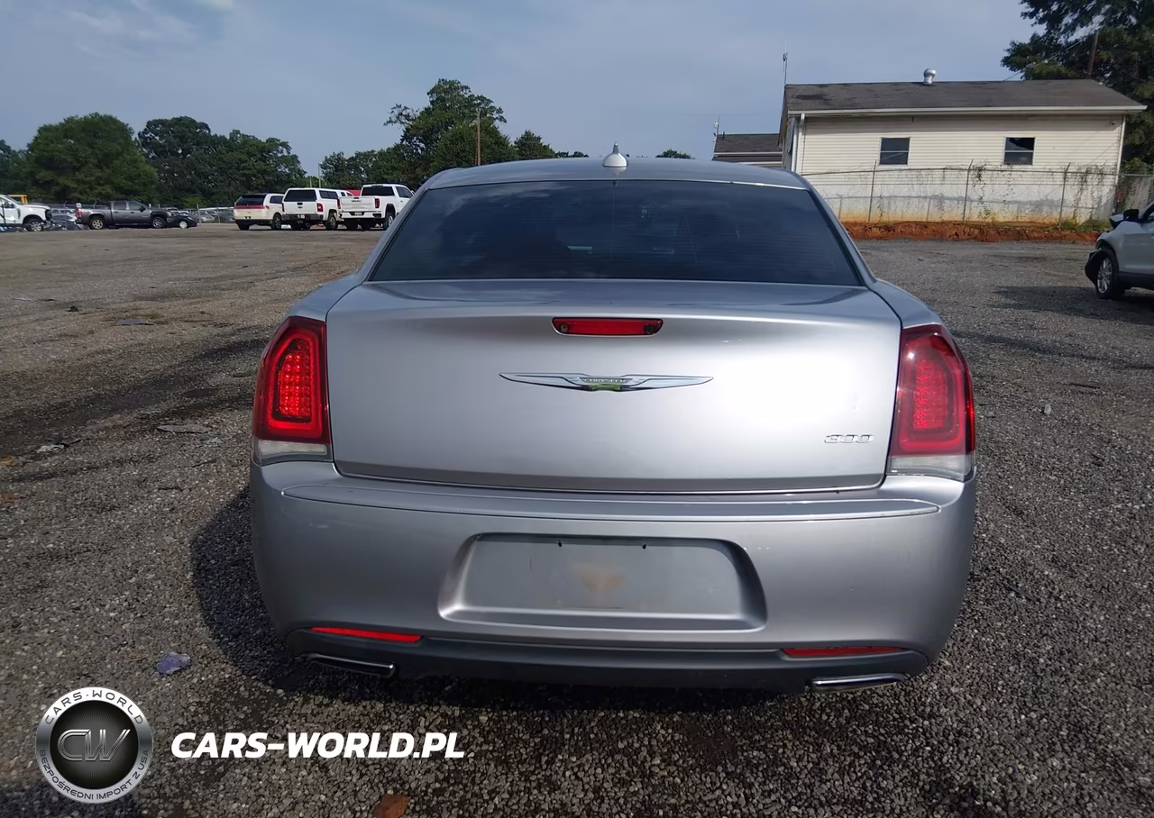 2018 Chrysler 300 Touring VIN:2C3CCAAG9JH264616 - 16