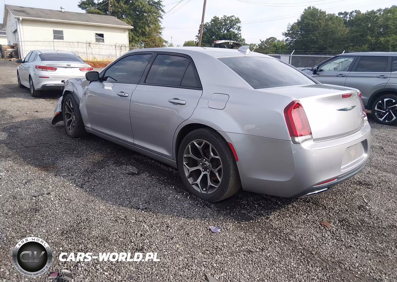 2018 Chrysler 300 Touring VIN:2C3CCAAG9JH264616 - 3