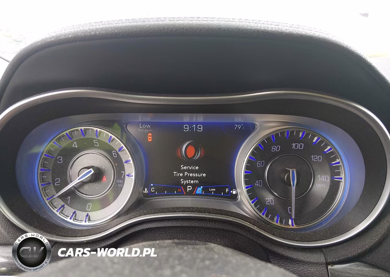 2018 Chrysler 300 Touring VIN:2C3CCAAG9JH264616 - 7