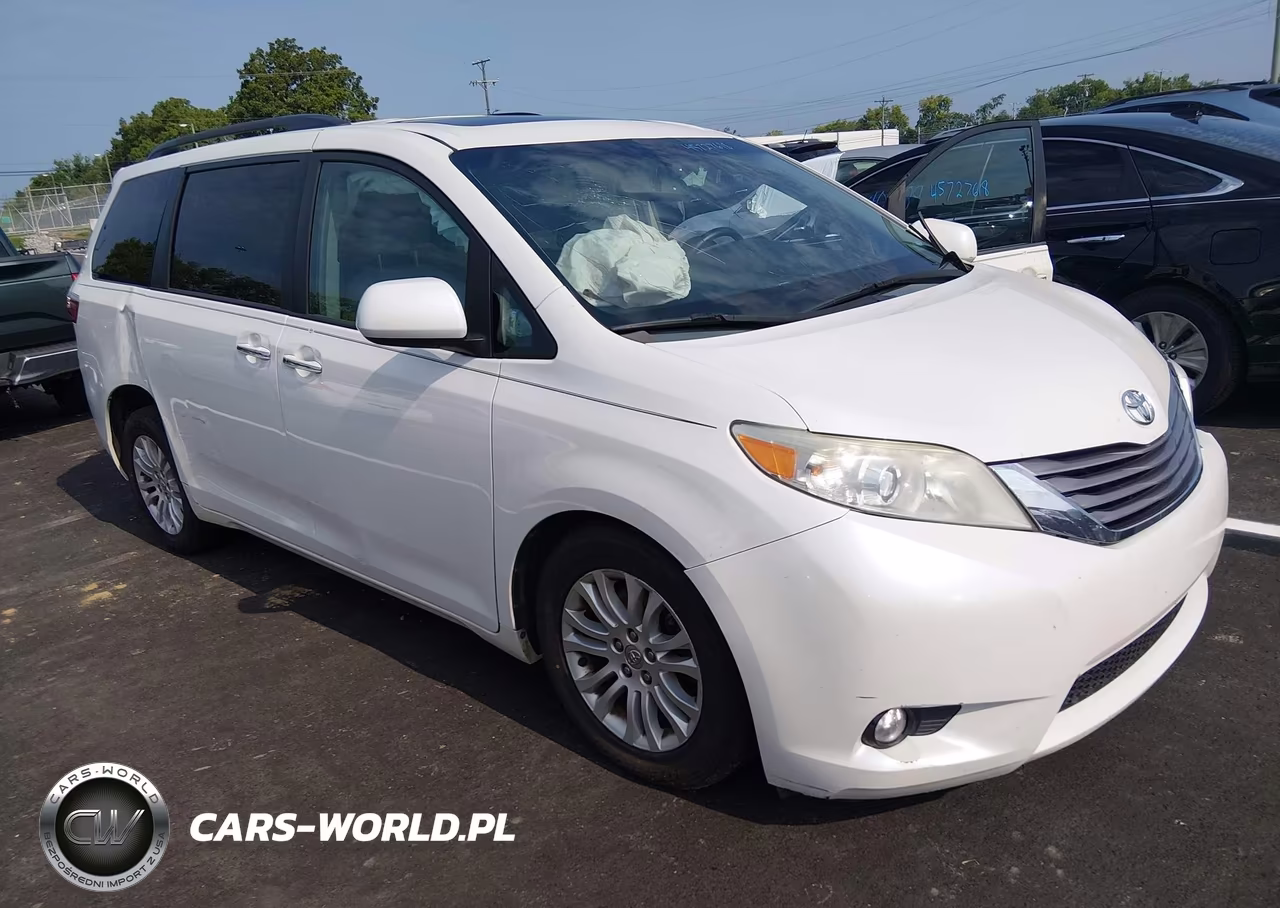 2015 Toyota Sienna Xle 8 Passenger