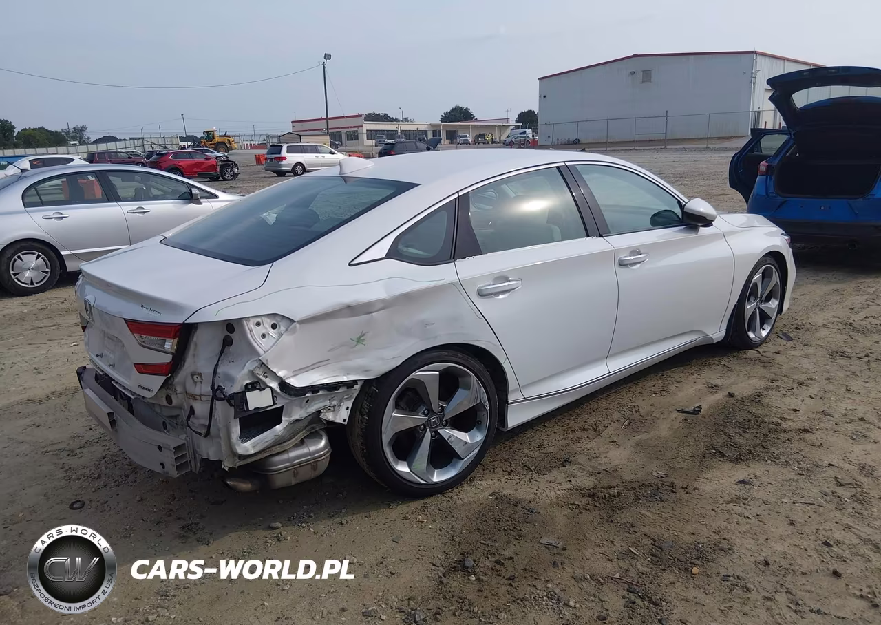 2018 Honda Accord Touring VIN:1HGCV1F99JA155329 - 4