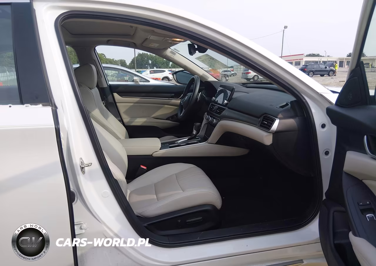 2018 Honda Accord Touring VIN:1HGCV1F99JA155329 - 5