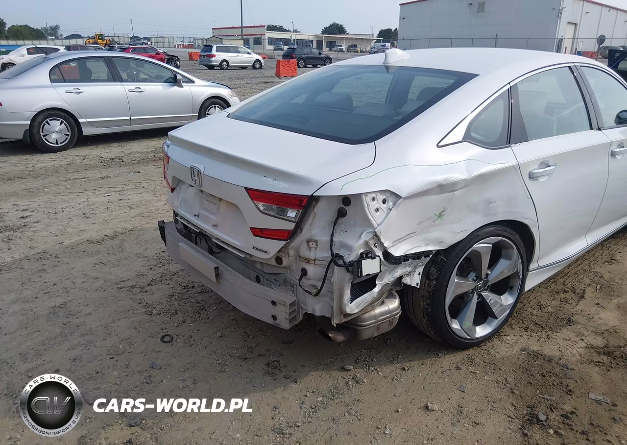 2018 Honda Accord Touring VIN:1HGCV1F99JA155329 - 6