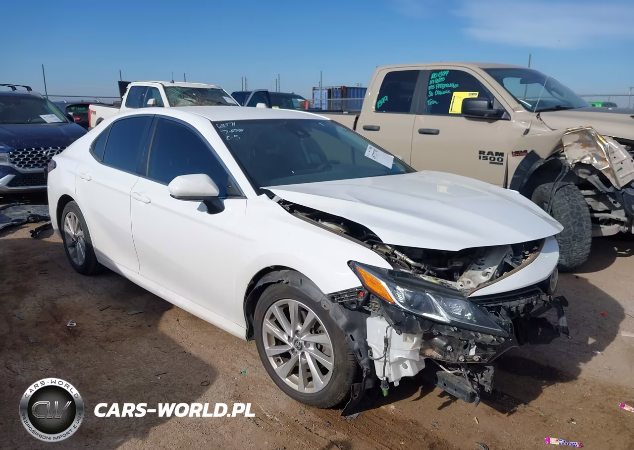 2021 Toyota Camry Le – zdjęcie 1 z 17
