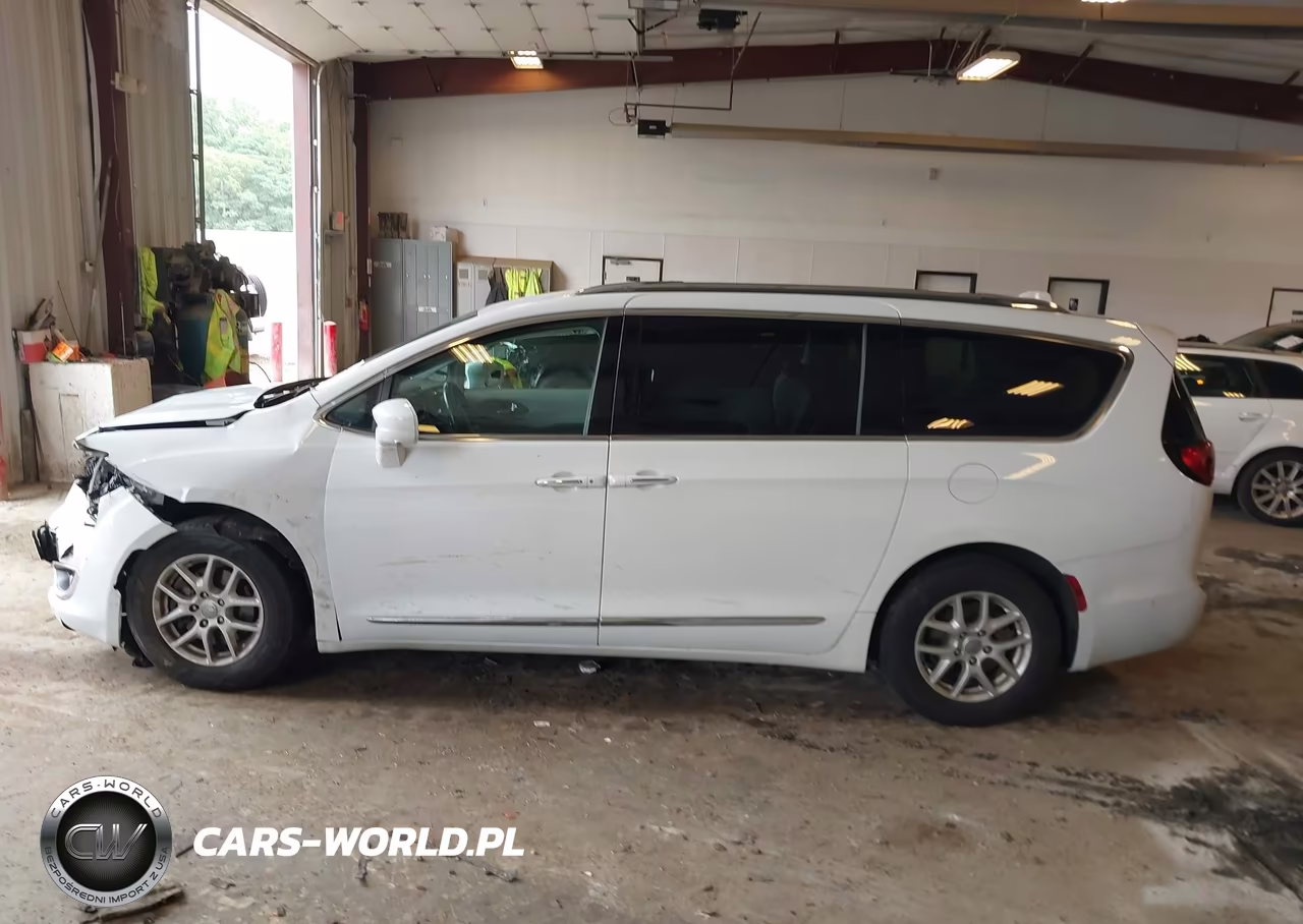 2020 Chrysler Pacifica Touring L VIN:2C4RC1BG9LR141691 - 14