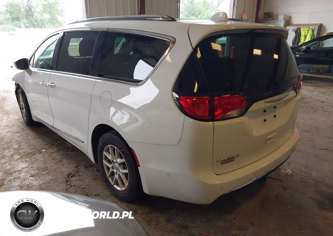 2020 Chrysler Pacifica Touring L VIN:2C4RC1BG9LR141691 - 3