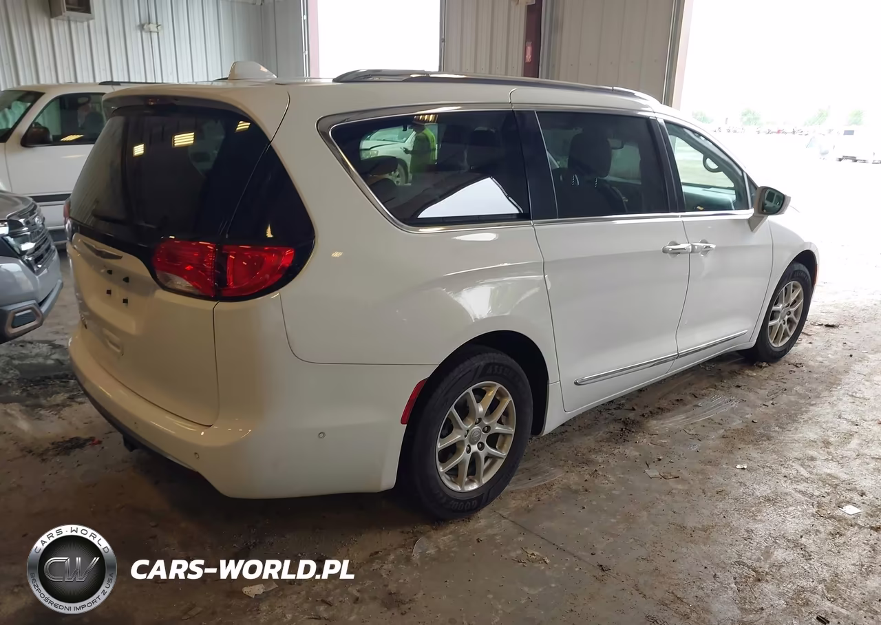 2020 Chrysler Pacifica Touring L VIN:2C4RC1BG9LR141691 - 4