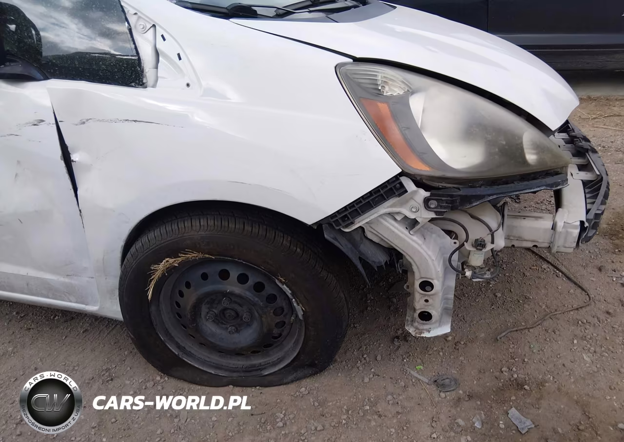 2013 Honda Fit VIN:JHMGE8H32DC029645 - 13