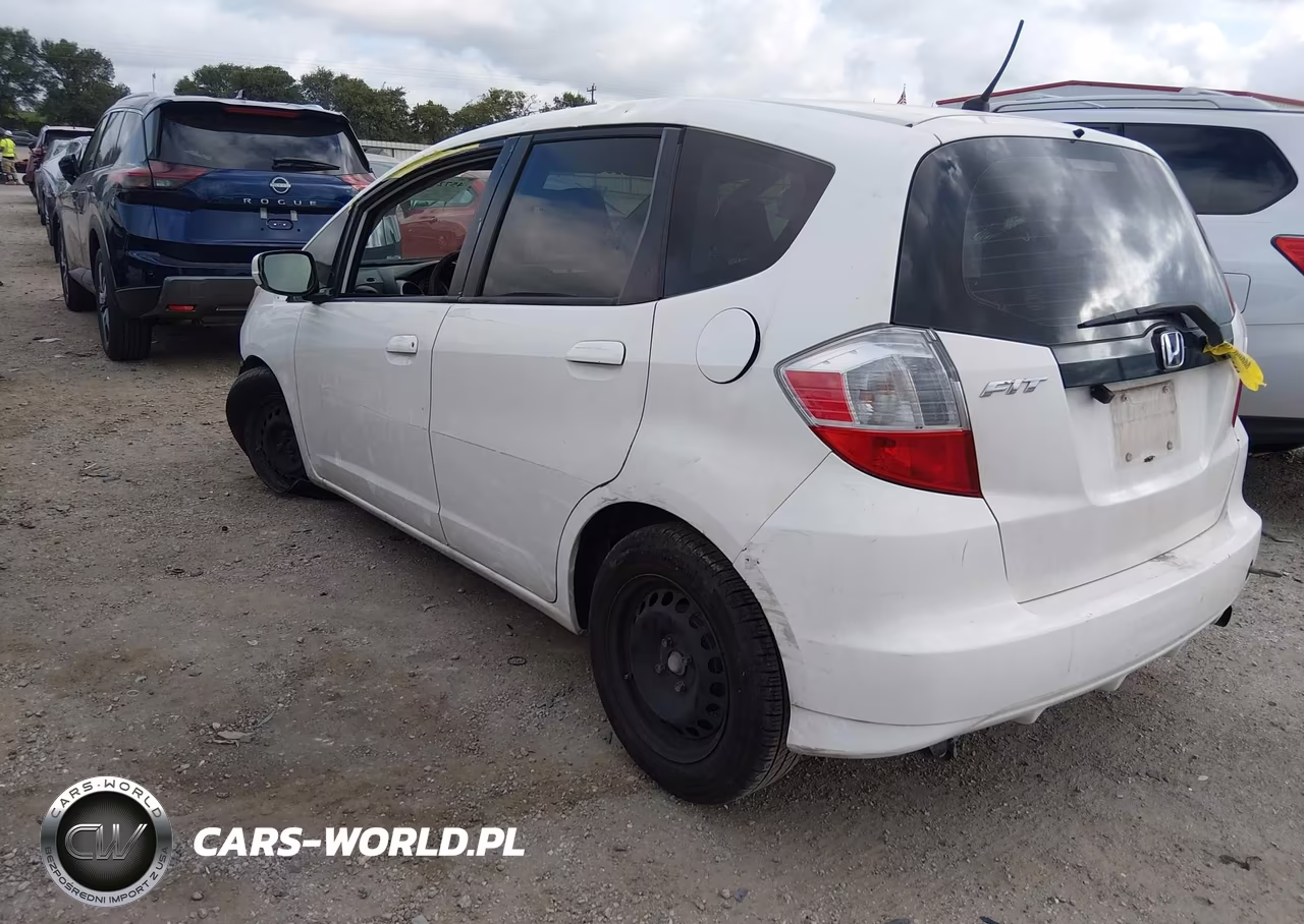 2013 Honda Fit VIN:JHMGE8H32DC029645 - 3