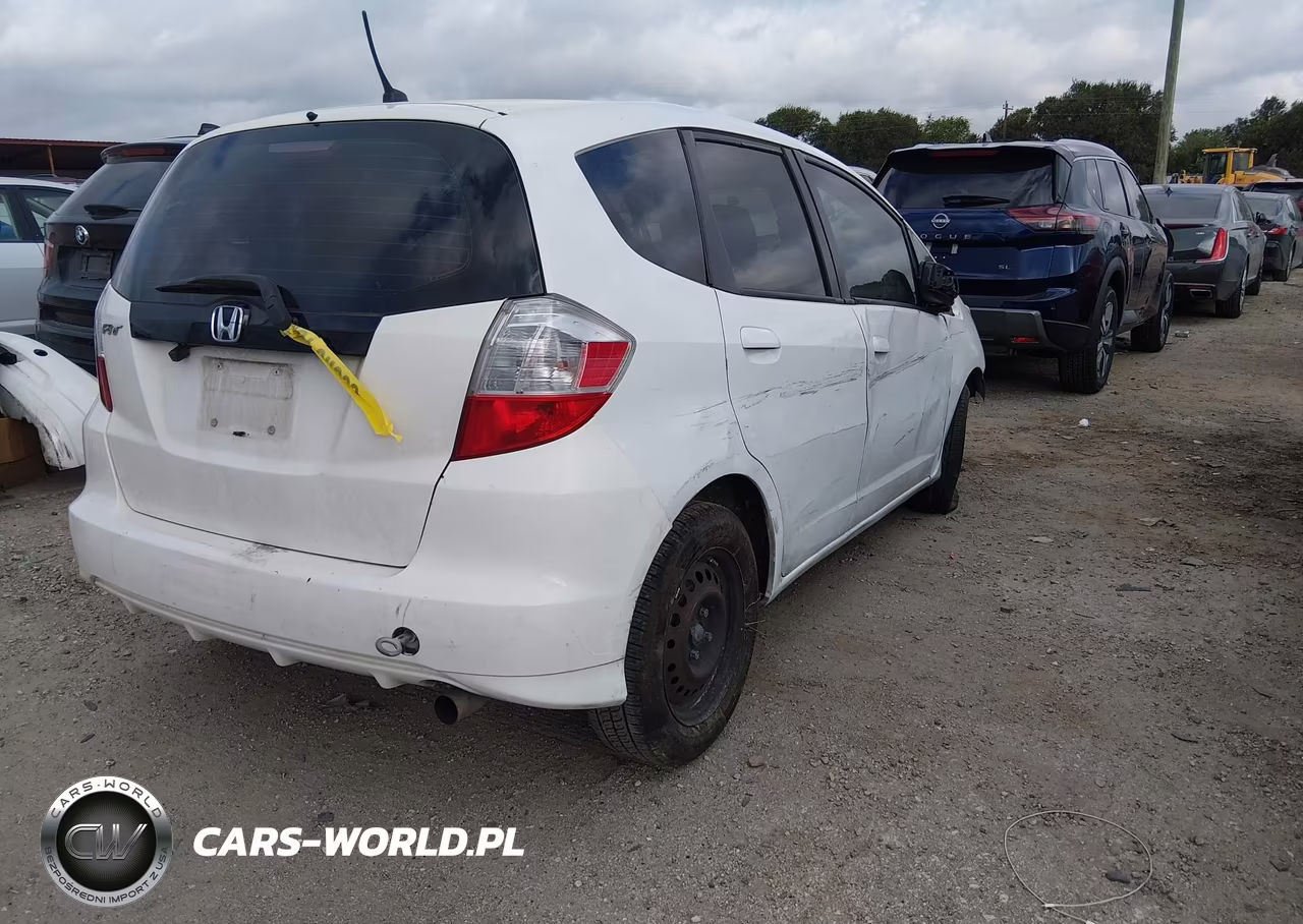 2013 Honda Fit VIN:JHMGE8H32DC029645 - 4