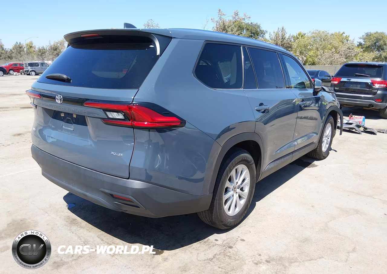 2024 Toyota Grand Highlander Xle VIN:5TDAAAB51RS035611 - 4