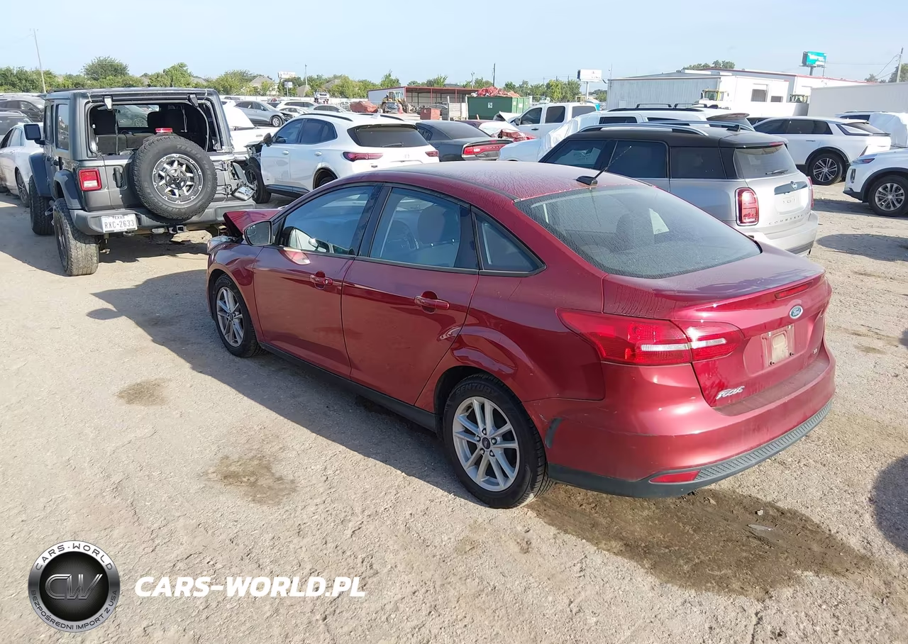 2017 Ford Focus Se VIN:1FADP3F2XHL324371 - 3
