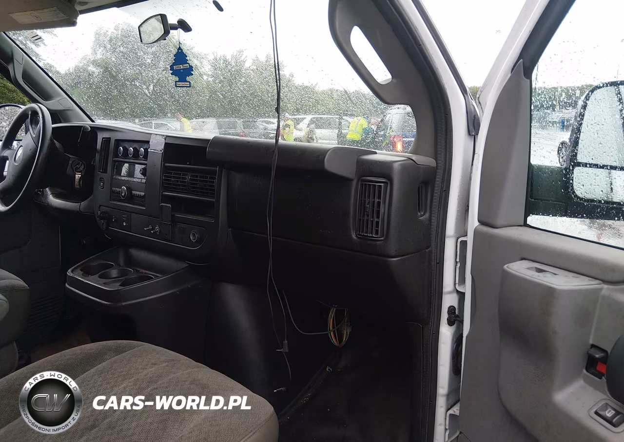 2017 Chevrolet Express 2500 Work Van VIN:1GCWGAFF7H1104126 - 5