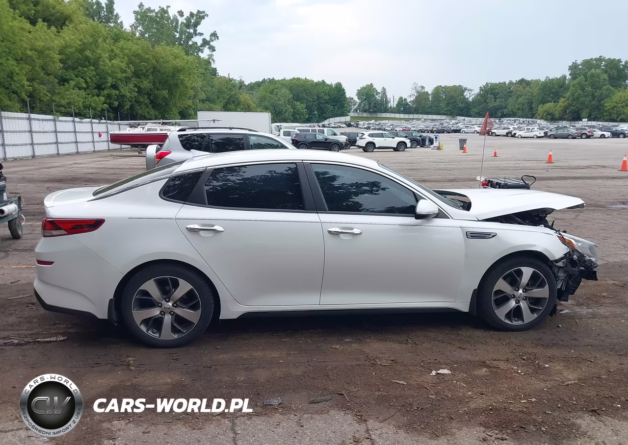 2019 Kia Optima S VIN:5XXGT4L3XKG316767 - 14