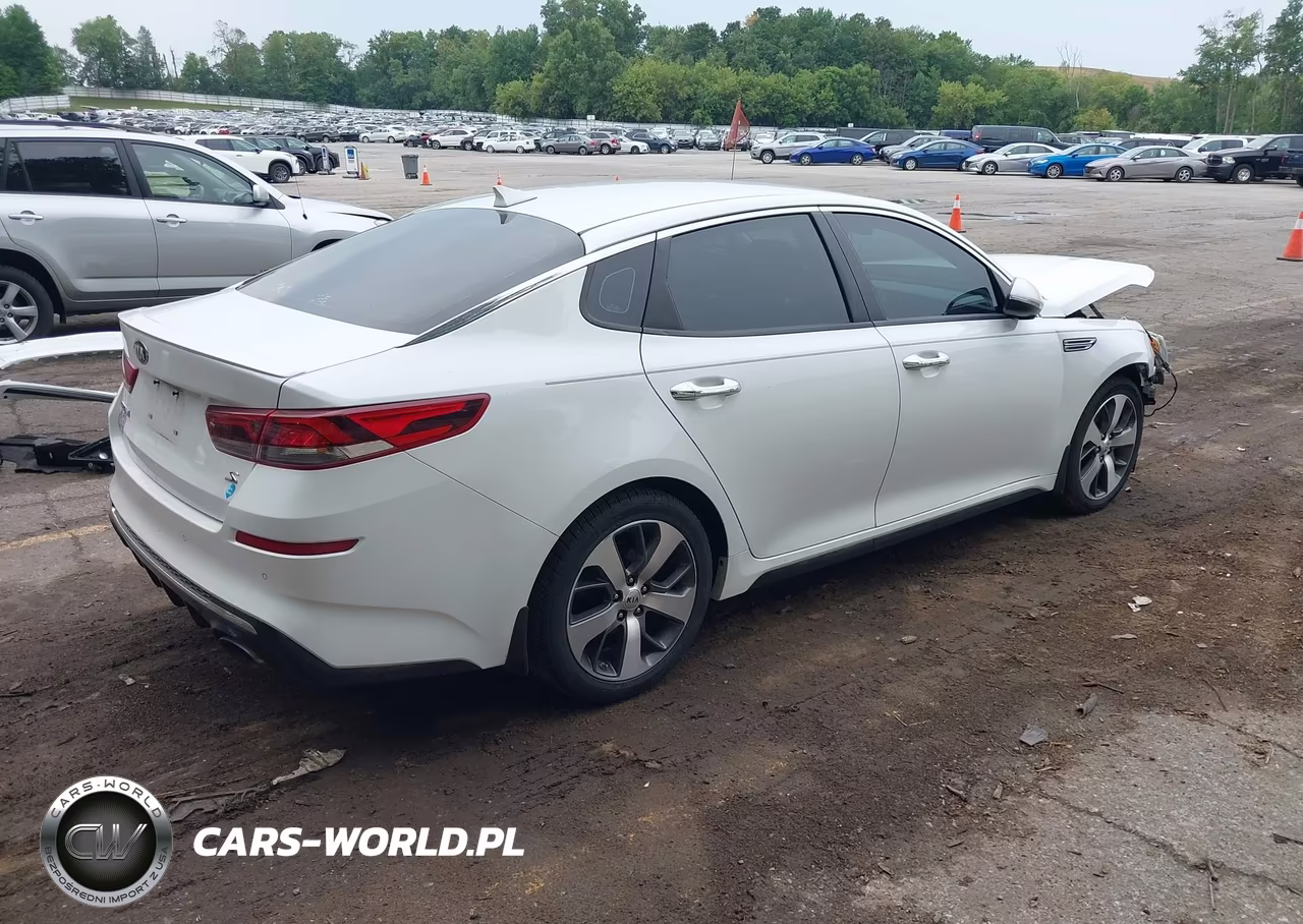 2019 Kia Optima S VIN:5XXGT4L3XKG316767 - 4