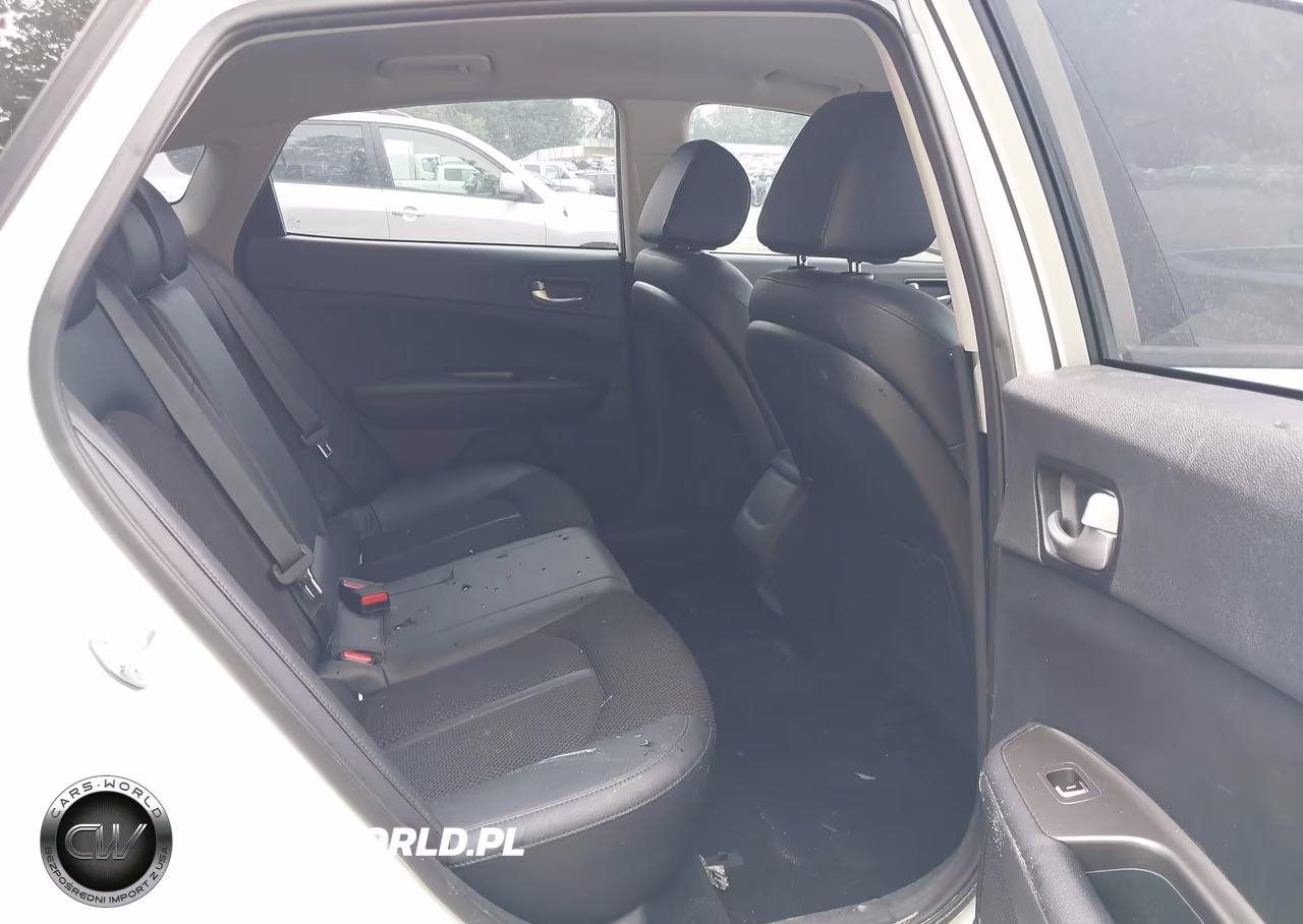 2019 Kia Optima S VIN:5XXGT4L3XKG316767 - 8