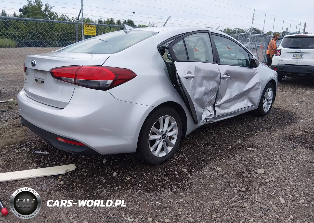2017 Kia Forte Lx VIN:3KPFL4A72HE076732 - 4