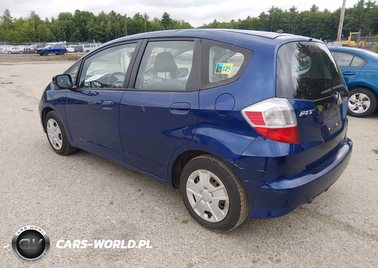 2013 Honda Fit VIN:JHMGE8H35DC021670 - 3