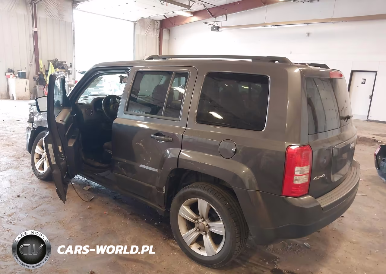 2015 Jeep Patriot Latitude VIN:1C4NJRFB4FD184070 - 3