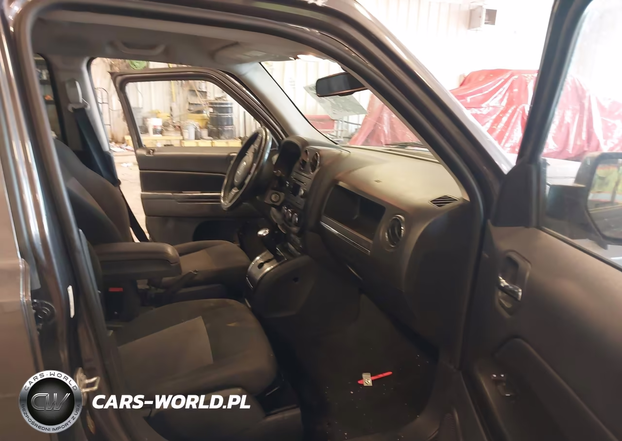 2015 Jeep Patriot Latitude VIN:1C4NJRFB4FD184070 - 5