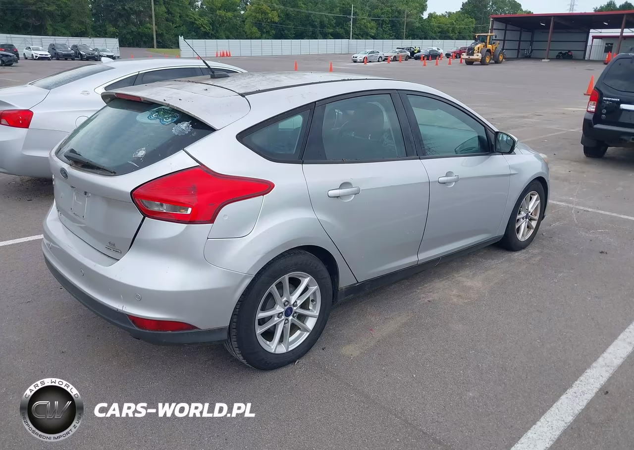 2015 Ford Focus Se VIN:1FADP3K21FL351154 - 4