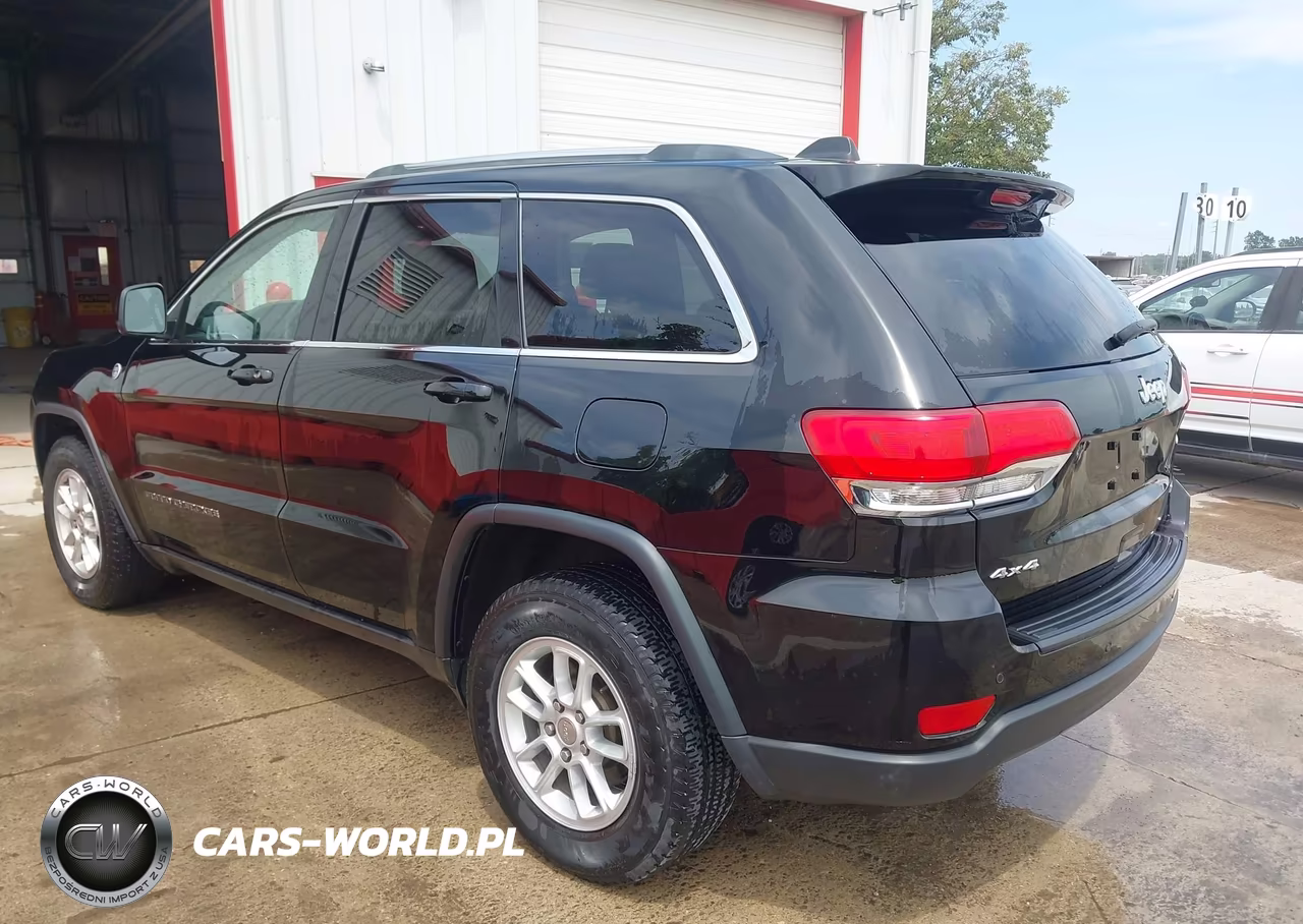 2019 Jeep Grand Cherokee Laredo E 4X4 VIN:1C4RJFAGXKC748629 - 3