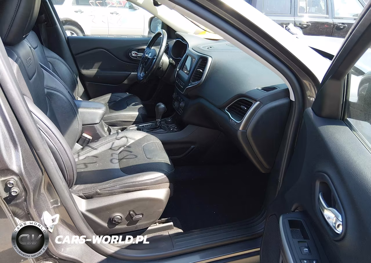 2020 Jeep Cherokee Latitude Lux 4X4 VIN:1C4PJMLXXLD631279 - 5