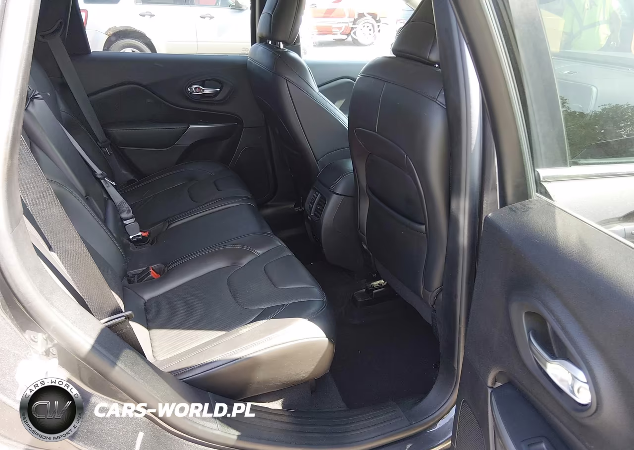 2020 Jeep Cherokee Latitude Lux 4X4 VIN:1C4PJMLXXLD631279 - 8
