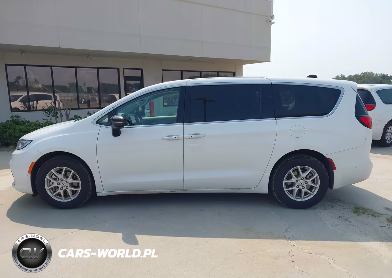 2024 Chrysler Pacifica Touring L VIN:2C4RC1BG7RR135719 - 17