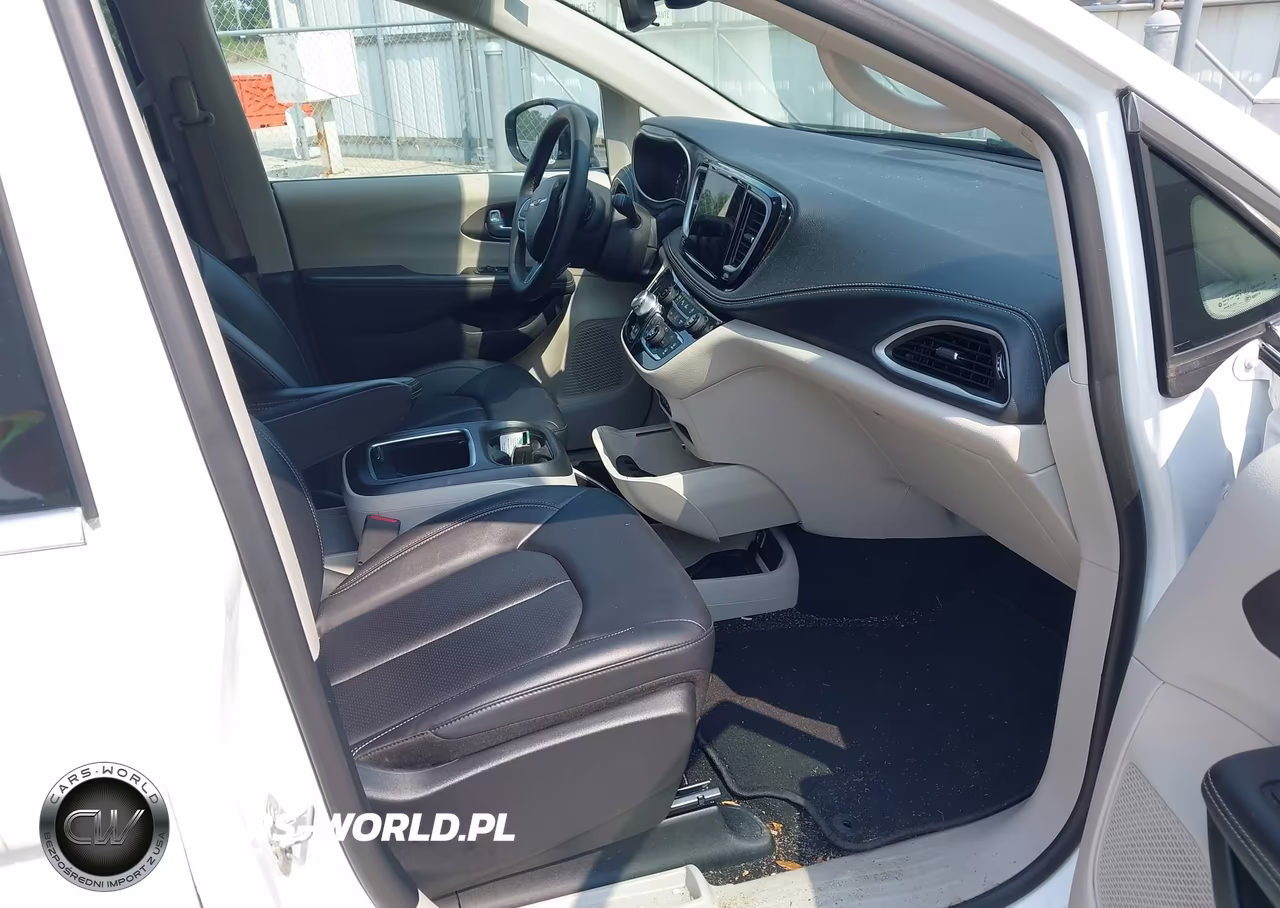 2024 Chrysler Pacifica Touring L VIN:2C4RC1BG7RR135719 - 5