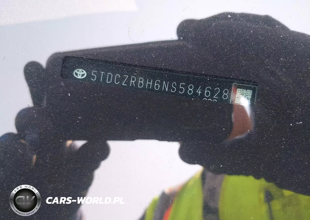 2022 Toyota Highlander L VIN:5TDCZRBH6NS584628 - 17