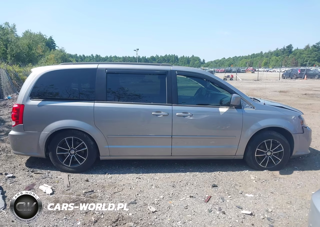 2016 Dodge Grand Caravan R-T VIN:2C4RDGEG6GR340165 - 13