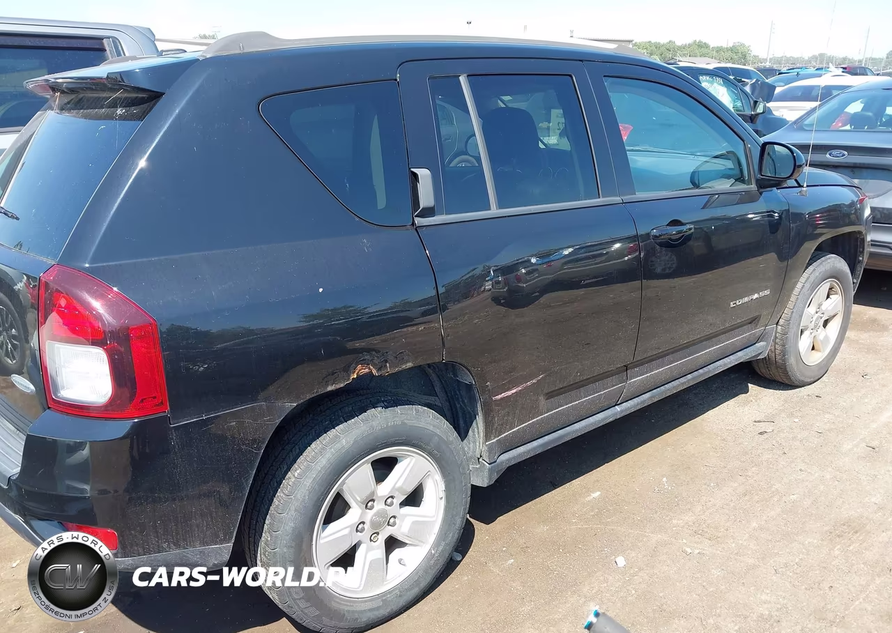 2017 Jeep Compass Latitude VIN:1C4NJCEA2HD207192 - 4