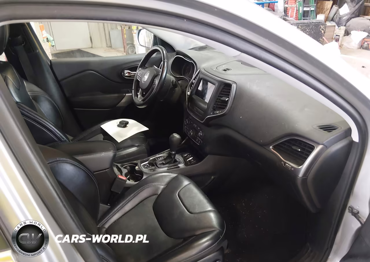 2019 Jeep Cherokee Latitude Plus Fwd VIN:1C4PJLLBXKD184546 - 5