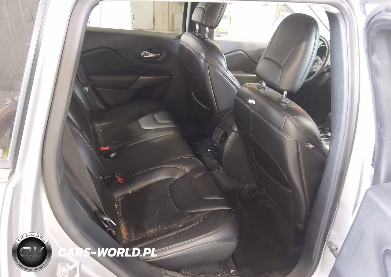 2019 Jeep Cherokee Latitude Plus Fwd VIN:1C4PJLLBXKD184546 - 8