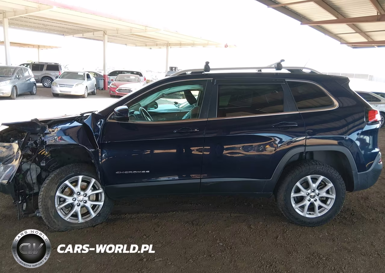 2015 Jeep Cherokee Latitude VIN:1C4PJLCB3FW761878 - 15