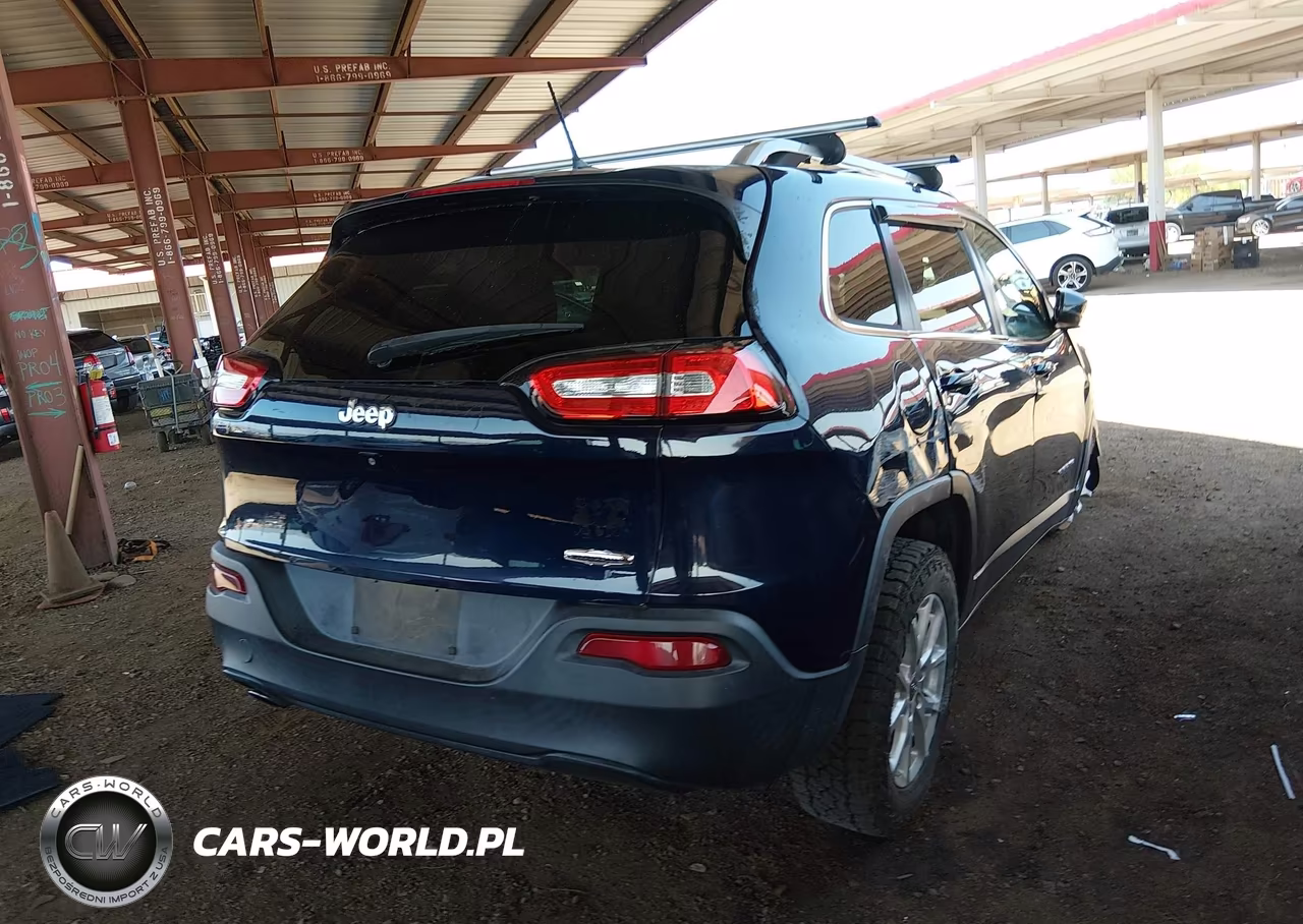 2015 Jeep Cherokee Latitude VIN:1C4PJLCB3FW761878 - 4