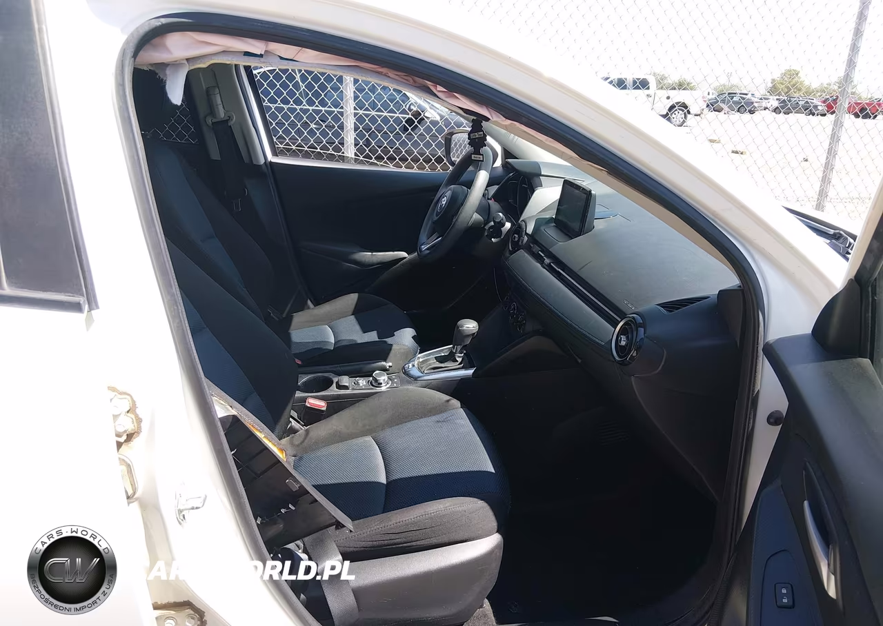 2019 Toyota Yaris Le VIN:3MYDLBYV7KY522333 - 5