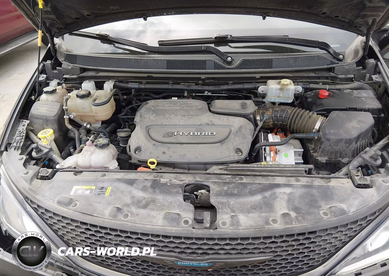 2020 Chrysler Pacifica Hybrid Touring L VIN:2C4RC1L71LR246417 - 10