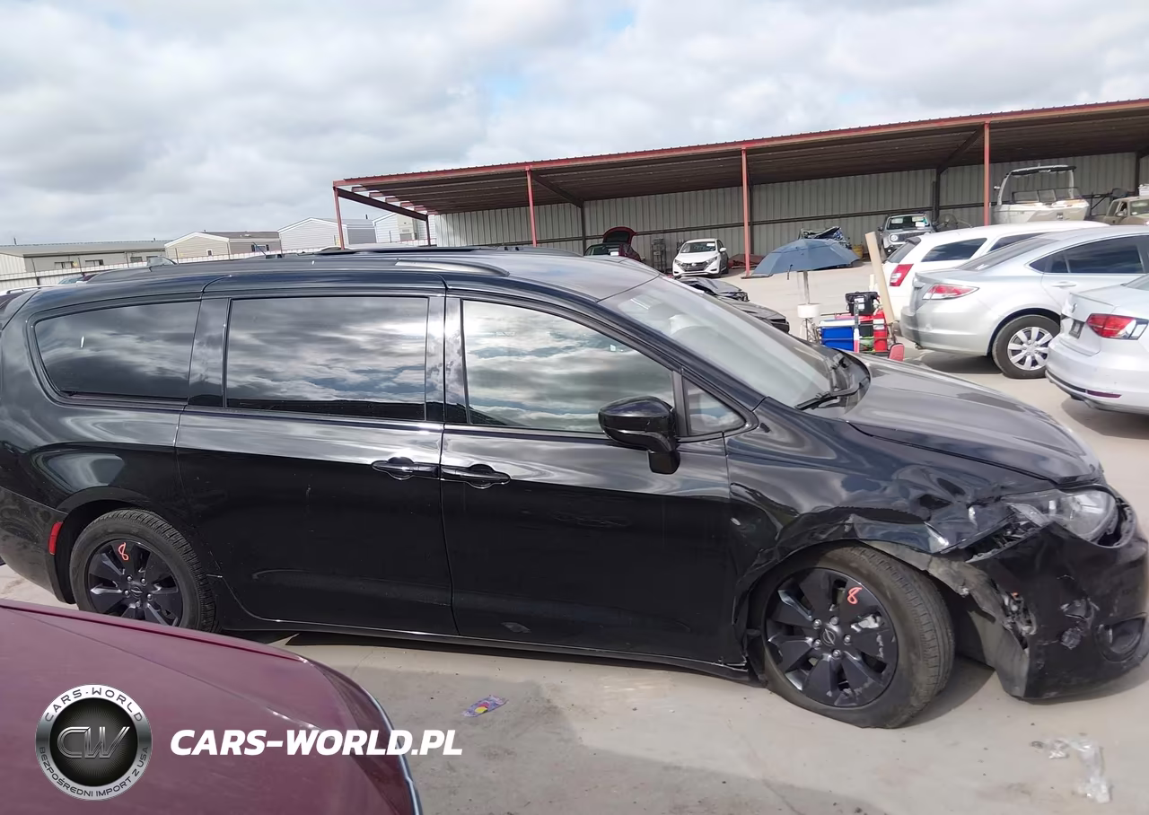 2020 Chrysler Pacifica Hybrid Touring L VIN:2C4RC1L71LR246417 - 13