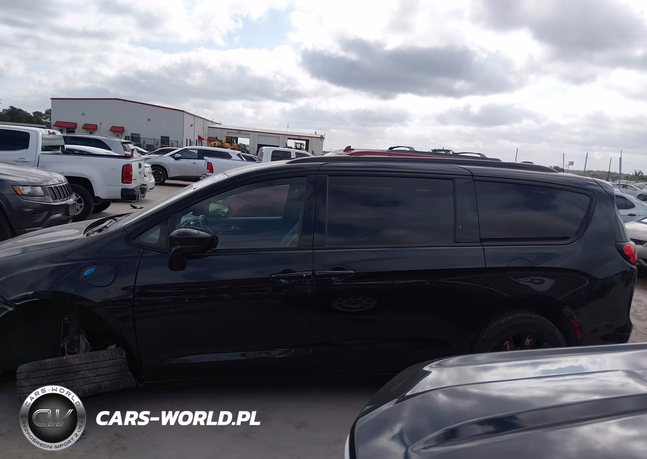 2020 Chrysler Pacifica Hybrid Touring L VIN:2C4RC1L71LR246417 - 14