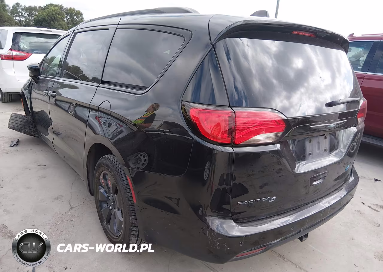 2020 Chrysler Pacifica Hybrid Touring L VIN:2C4RC1L71LR246417 - 3