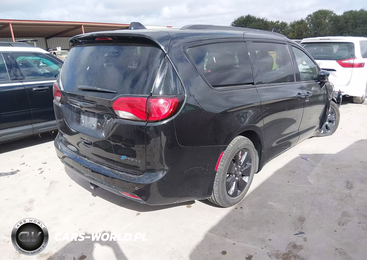 2020 Chrysler Pacifica Hybrid Touring L VIN:2C4RC1L71LR246417 - 4