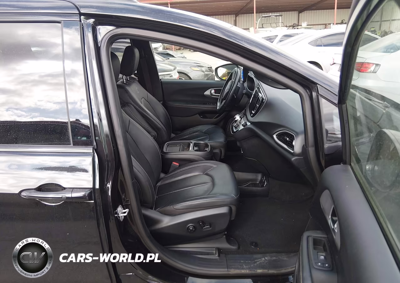 2020 Chrysler Pacifica Hybrid Touring L VIN:2C4RC1L71LR246417 - 5
