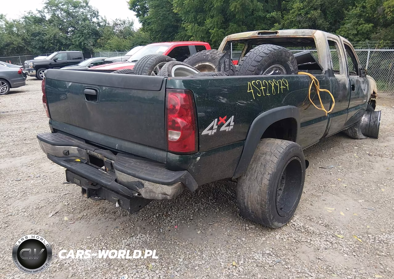 2005 Chevrolet Silverado 2500Hd Work Truck VIN:1GCHK29225E302994 - 4