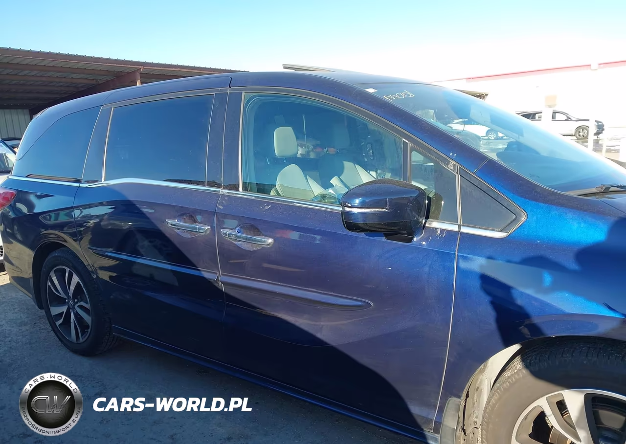 2018 Honda Odyssey Elite VIN:5FNRL6H96JB002519 - 14